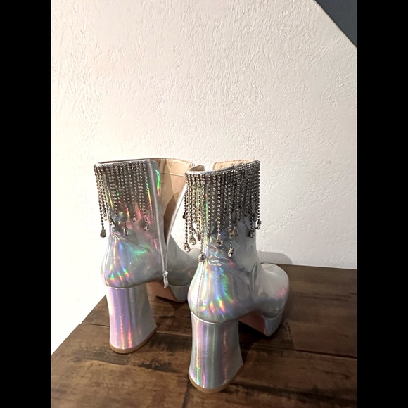 Women’s metallic silver festival bootie heels with tassels - Picture 2 of 2
